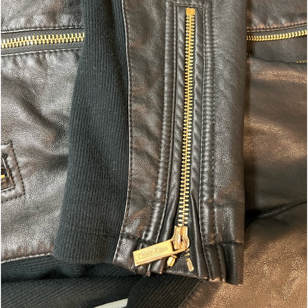 Calvin Klein Black leather Moto Jacket w Gold Zipper/Cuffs/ Pockets & Closure M - Picture 6 of 9